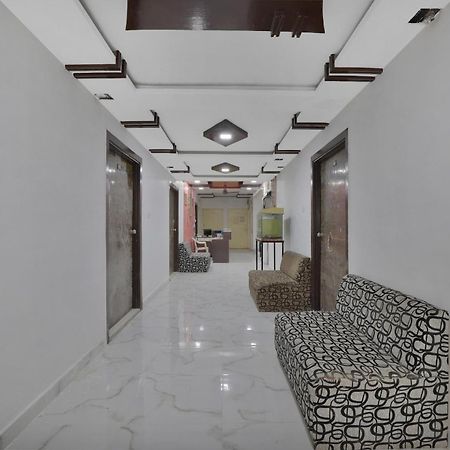 Hotel O Rudra Palace Ахмедабад Экстерьер фото