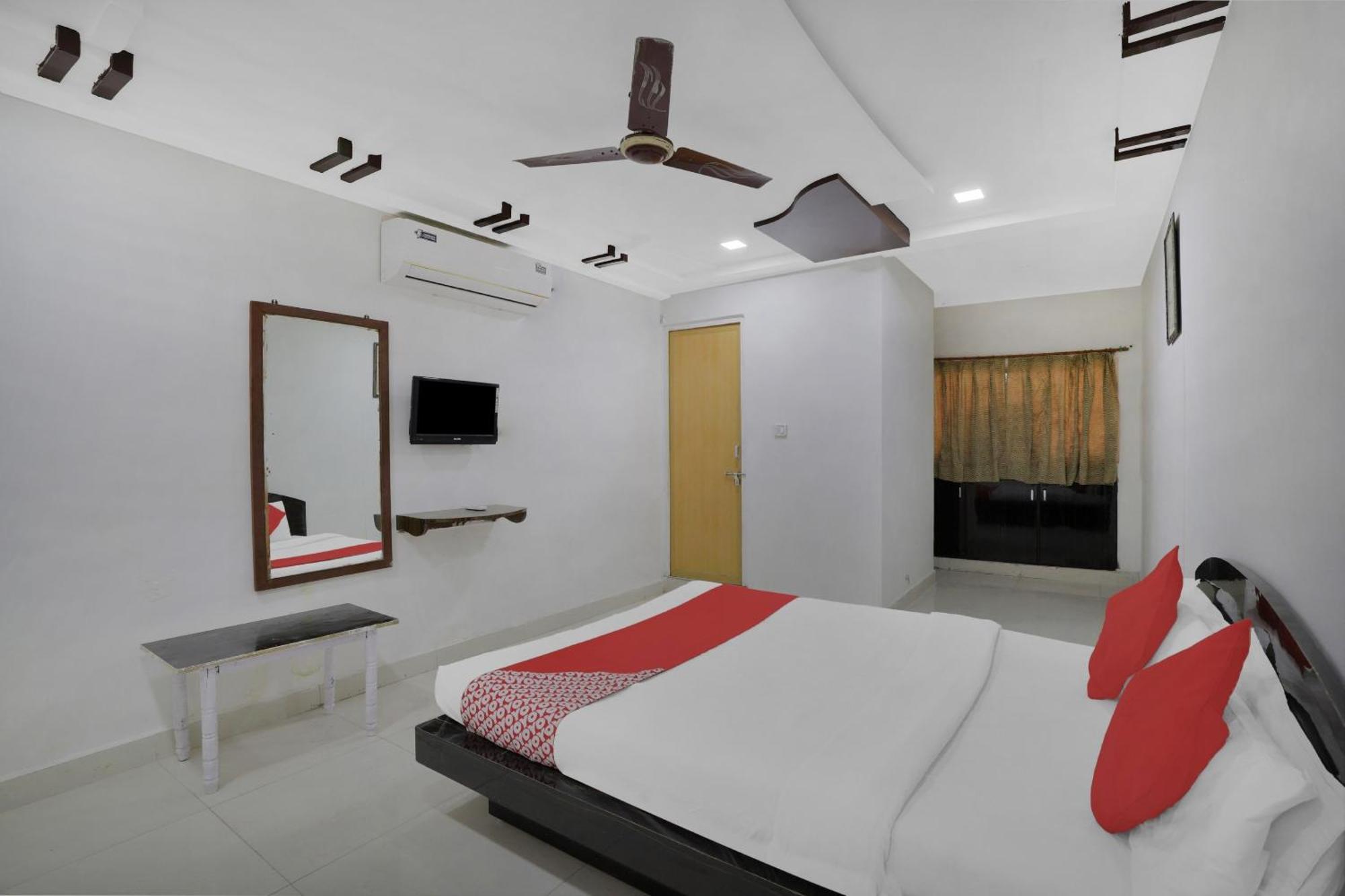 Hotel O Rudra Palace Ахмедабад Экстерьер фото