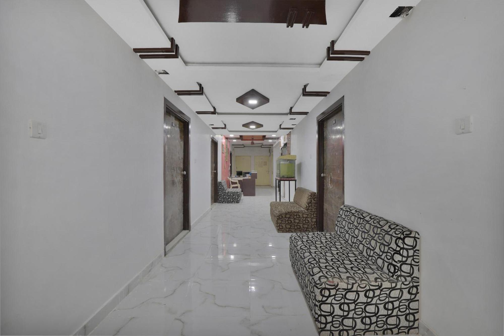 Hotel O Rudra Palace Ахмедабад Экстерьер фото
